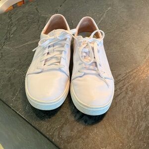 Olukai Pehuea Lī ‘Ili Women’s White Leather Sneakers , size 8- 8.5 US